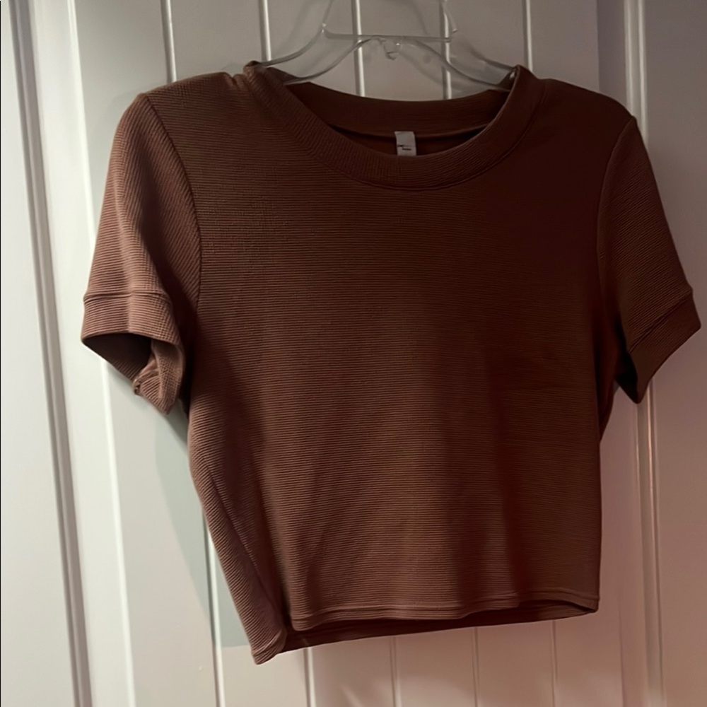 Alo Yoga  Ribbed Short Sleeve Top